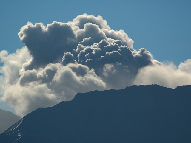 Ash Eruption 2 (October 4, 2004)