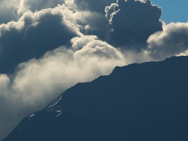 Ash Eruption 3 (October 4, 2004)