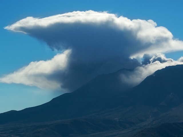 Eruption Plume (October 4, 2004)